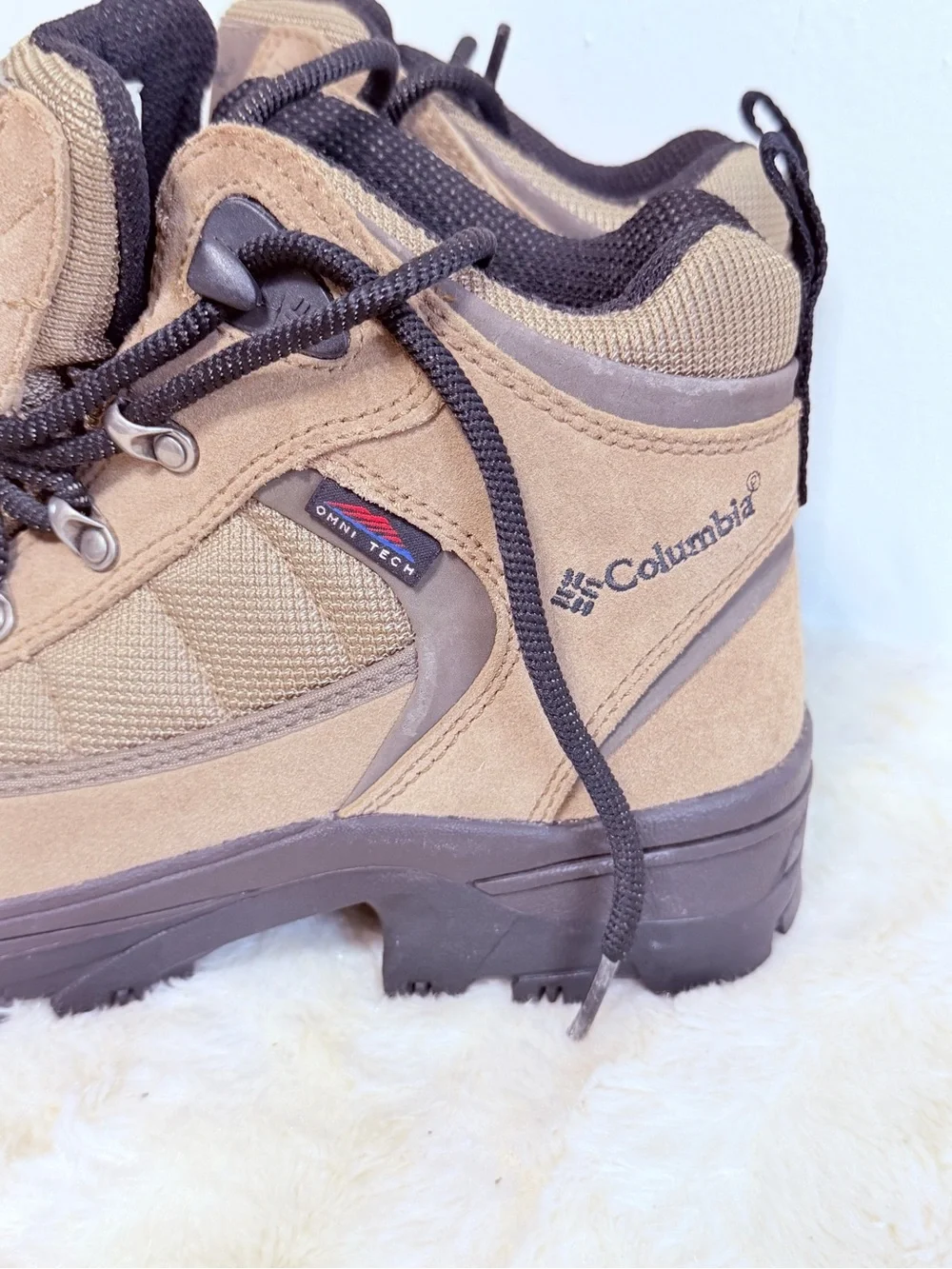 Columbia Men's Brown Suede Hiking Boots with Black Soles size 7